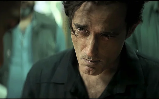 পুরুষ চরিত্রদের দেখানো হয়েছে ঠিক জীবনযুদ্ধের মাঝে, অসম্পূর্ণ অথচ শক্তিশালী প্লটে