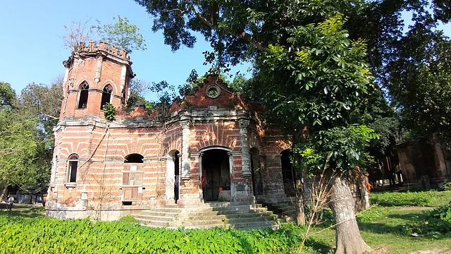 দাতব্য চিকিৎসালয় চত্বরের একটি ভবন