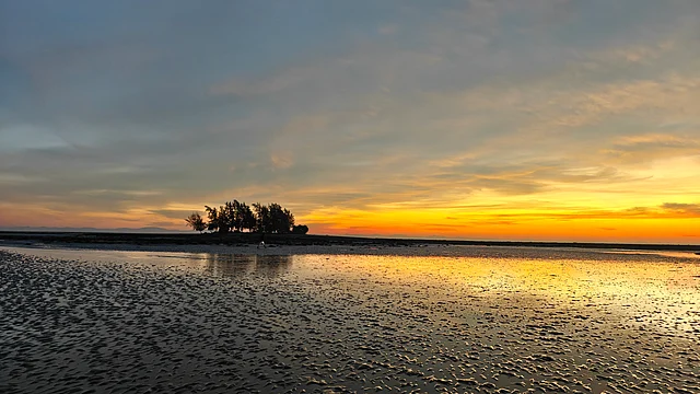 প্রকৃতির এই অপরূপ মাধুরী দেখে দুই চোখের তৃষ্ণা যেন মেটে না