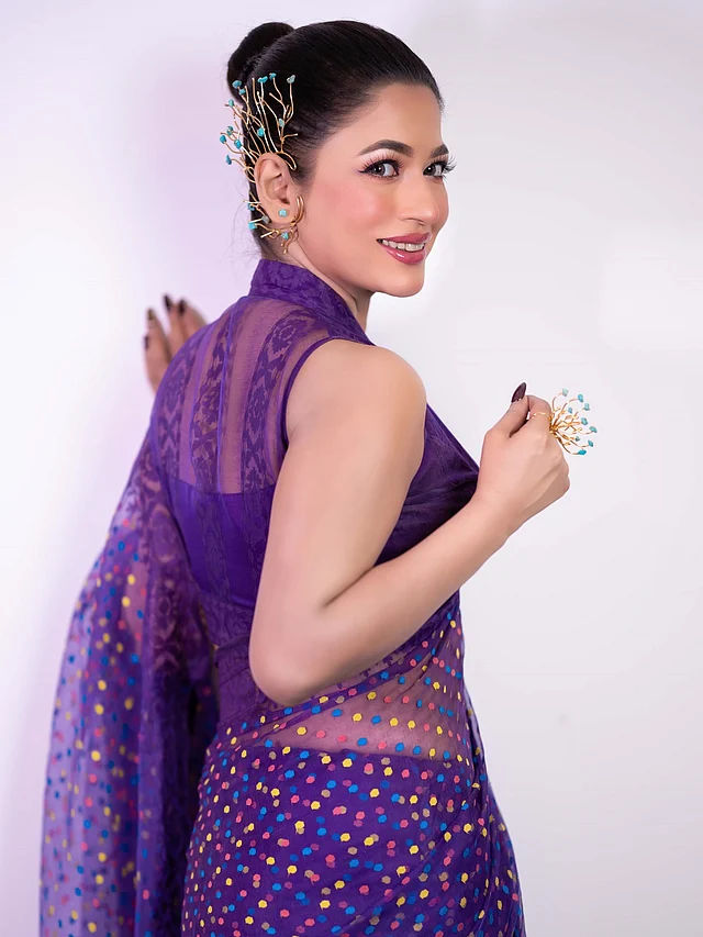 শাড়ি, গয়না আর মেকওভারের পারফেক্ট কম্বিনেশন বাঁধনের পুরো লুককে এলিভেট করেছে