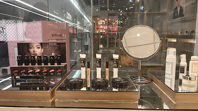 পারফিউমের সাফল্যের ধারাবাহিকতায় জোনাকি পণ্যতালিকায় যোগ করেছে কসমেটিকস ও স্কিনকেয়ার