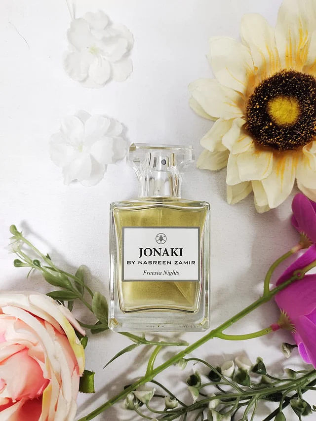 দোলনচাঁপা, গন্ধরাজ, শিউলি, বেলি ও হাসনাহেনা—জোনাকির সিগনেচার সুগন্ধির অনুপ্রেরণা এসেছে দেশের এই পাঁচটি জনপ্রিয় সাদা ফুল থেকে