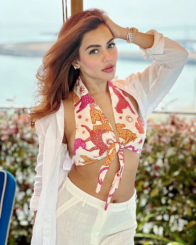 ২০২৫-এর শুরুতেই নুসরাত ফারিয়া বিকিনি টপে এই আবেদনময় লুক শেয়ার করেছিলেন