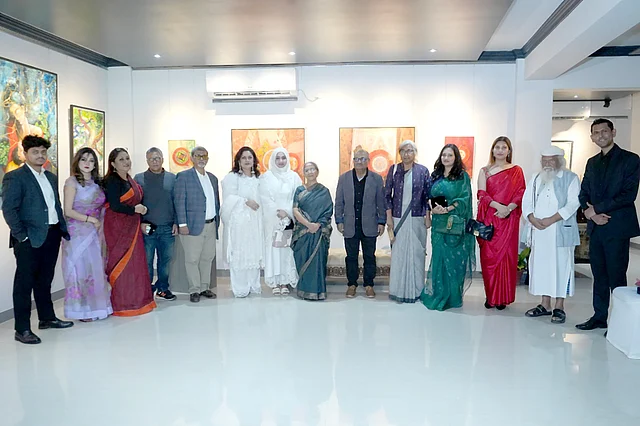 এই প্রদর্শনীতে অংশ নিয়েছেন তরুণ শিল্পী আন্দালিব গহর, এলিজা রহমান, কেয়া ফারজানা হক, নাবিলা রহমান, সামিনা নাফিস, শামসুর রহমান খান ও শিল্পী আলী