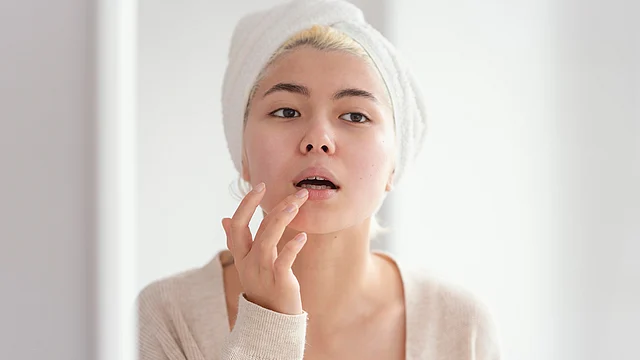 ত্বকের এই মৌসুমি চাহিদা মাথায় রেখেই মেরিল পেট্রোলিয়াম জেলি দীর্ঘদিন ধরে দেশের মানুষের আস্থার জায়গা দখল করে আছে