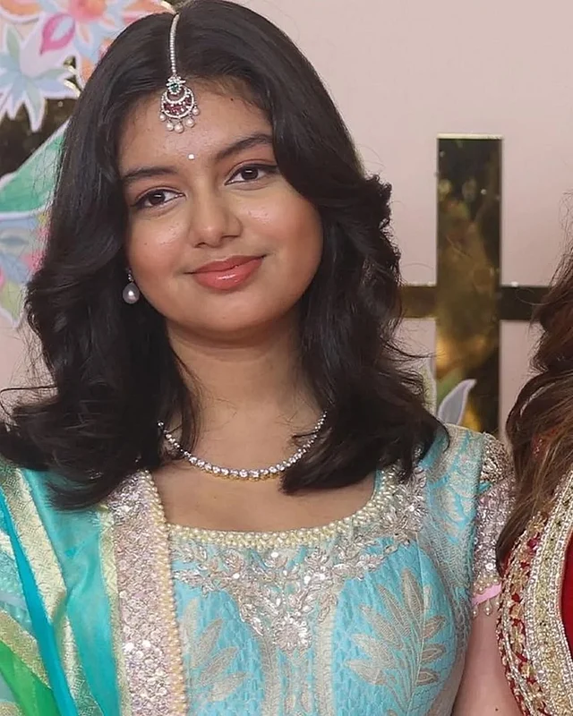 অভিষেক বচ্চন আর ঐশ্বরিয়া রাইয়ের মেয়ে আরাধ্য প্রায়ই দেখা দেয় চোখজুড়ানো এথনিক লুকে