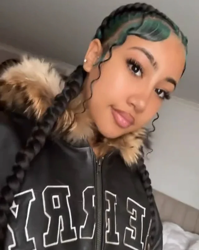 কিম কার্ডাশিয়ানের মেয়ে নর্থ ওয়েস্ট এখন সারাক্ষণই লাইমলাইটে থাকে। এখানে দেখা যাচ্ছে তাকে হিপহপ স্টাইলে