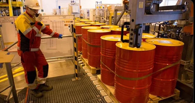 কানাডার তেলসম্পদের বড় অংশই আসে অয়েল স্যান্ডস থেকে, বিশেষ করে আলবার্টা প্রদেশে। প্রযুক্তিগত ও পরিবেশগত চ্যালেঞ্জ থাকলেও দেশটি উত্তর আমেরিকার অন্যতম প্রধান জ্বালানি সরবরাহকারী।