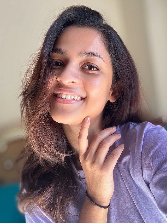 ল্যাভেন্ডার লুকে এমন ঝলমল করতে সাদিয়া আয়মানের একটু শীতের রোদই যথেষ্ট