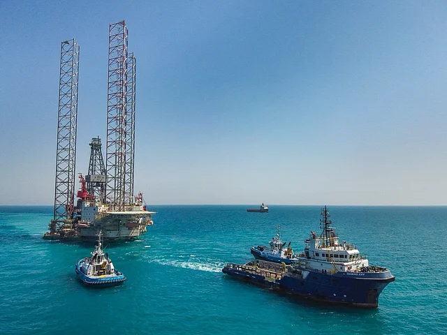 আয়তনে ছোট হলেও কুয়েত তেলসম্পদে বিশাল। দেশটির অর্থনীতি প্রায় সম্পূর্ণভাবে তেলের ওপর নির্ভরশীল এবং এটি ওপেকের অন্যতম প্রভাবশালী সদস্য।