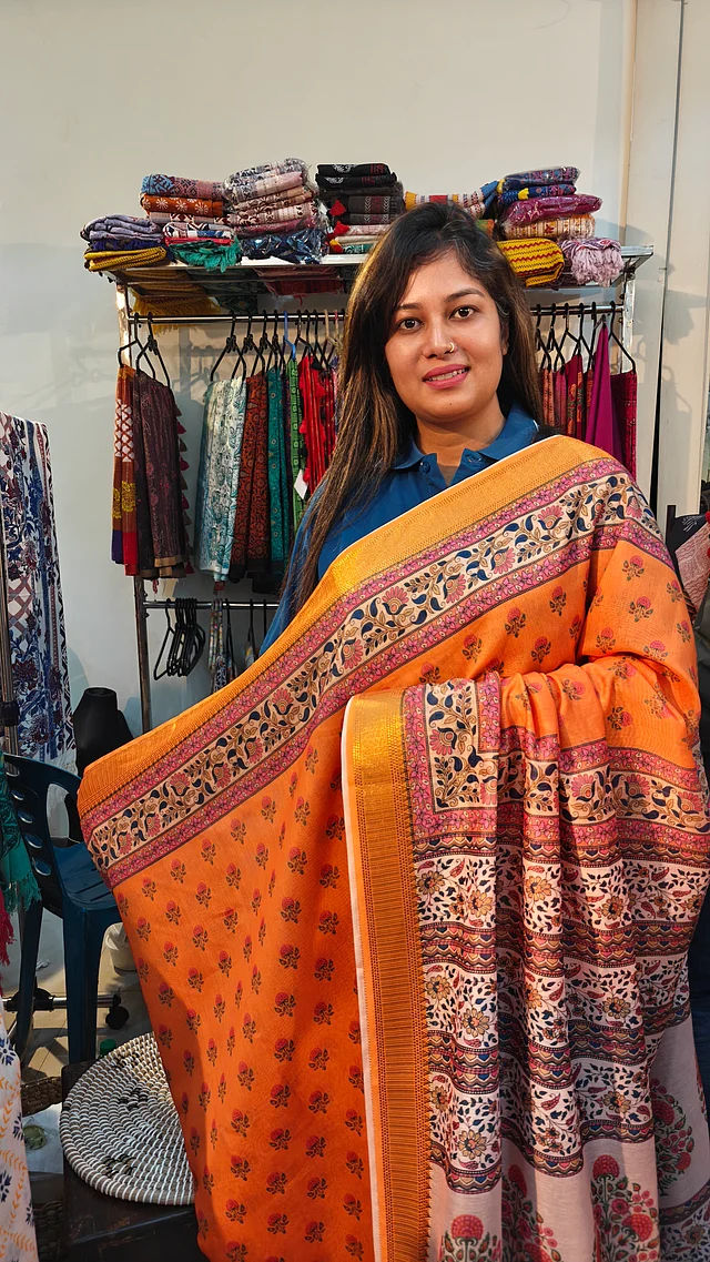 শখের ডিব্বার এই শাড়িগুলো অলটাইম ফেভারিট ক্রেতাদের। এই শাড়িটিতে আছে বসন্তের ভাইব