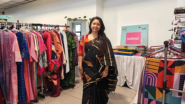 ওয়্যারহাউজের আরবান ভাইবের আধুনিক নকশা সবসময়ের মতোই ফুটে উঠেছে তাদের পোশাকে