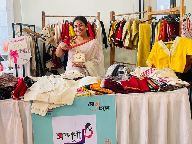 সম্পূর্ণা-র সিগনেচার ব্লাউজগুলো কিনেছেন সবাই হটকেকের মতো