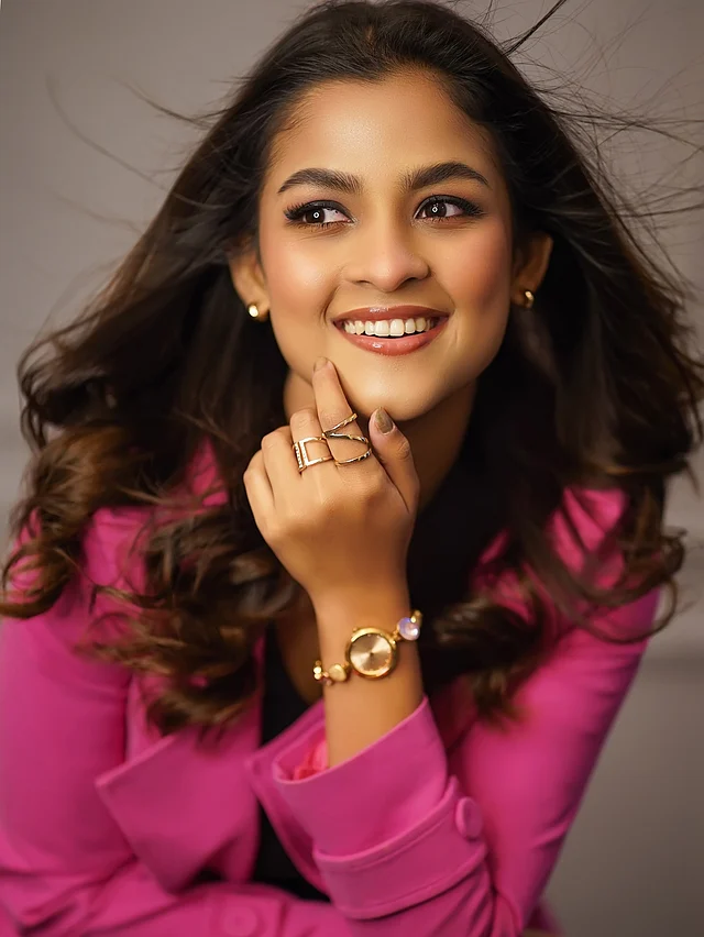 সব মিলিয়ে সাদিয়ার এই পাওয়ার–ড্রেসিং লুক স্মার্ট আর স্ট্রং ফ্যাশনিস্তা নারীদের জন্য অনুপ্রেরণা
