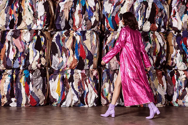 টেকসই ফ্যাশনের দিকে ঝুঁকছে বিশ্ব