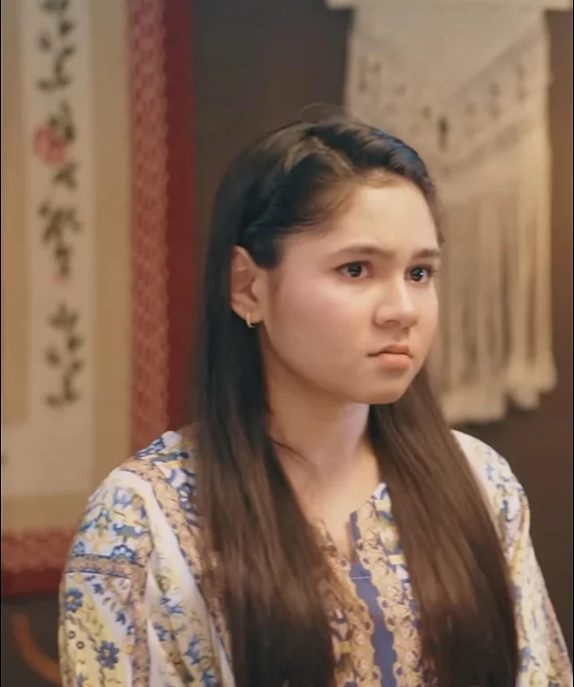 এতা আমদেরই গল্প ধারাবাহিকের ফারহানা এখন সবার খুব প্রিয়। টিনেজারসুলভ বাহুল