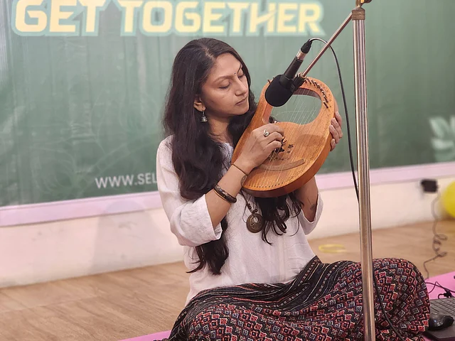 ঢাকা বিশ্ববিদ্যালয় থেকে সঙ্গীতে স্নাতক ও স্নাতকোত্তর করেছেন অরণী।