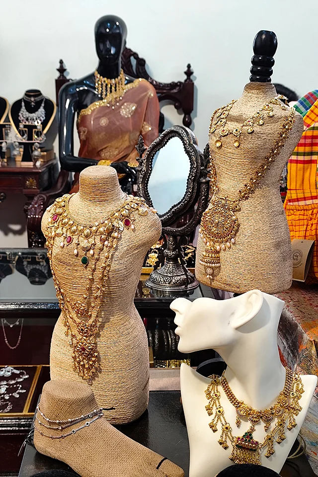 ঈদের জমকালো আয়োজনে নিজেকে আলাদা করে তুলে ধরতে এমন ট্রেন্ডি গোল্ড প্লেটেড গয়না হতে পারে দারুণ পছন্দ।