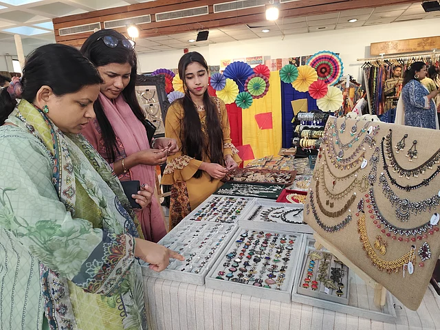 কোনটা রেখে কোনটা নেব, এমন অবস্থা