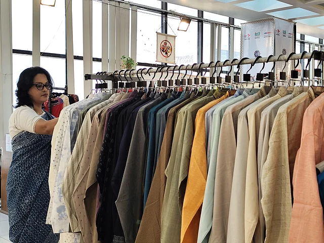 আছে নানা ধরনের উৎসব ও আবহাওয়া উপযোগী পাঞ্জাবি