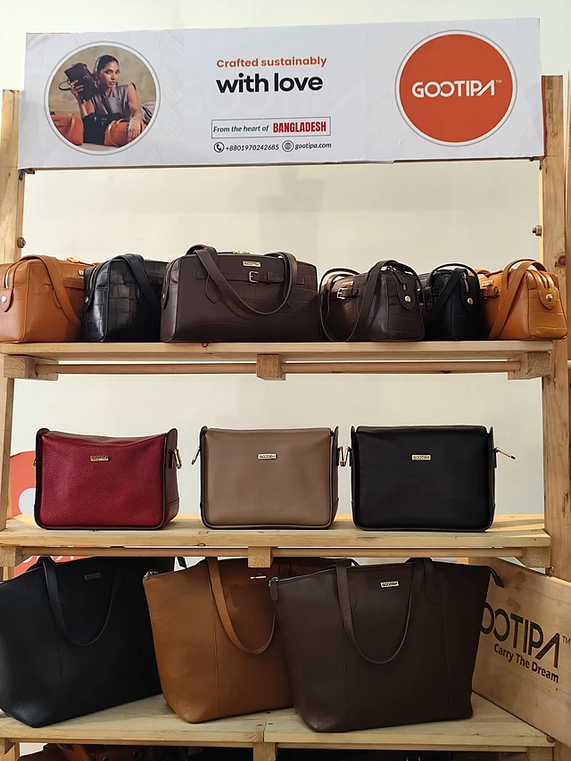 এই ঈদে স্টাইলিশ ডাফল মিনি আর টোট ব্যাগ এসেছে গুটিপায় । অন্যান্য ব্যাগও আছে মেলায়