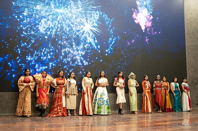 ঐতিহ্যের অনুষঙ্গ ব্যবহৃত হয়েছে