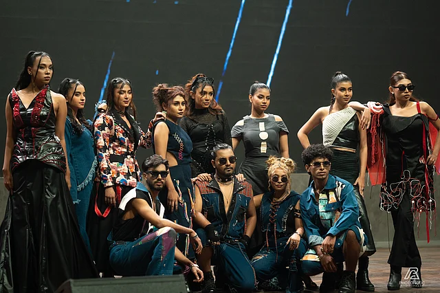 এই সংগ্রহ যথার্থ স্ট্রিটওয়্যার