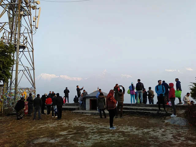 সূর্যোদয় দেখার জন্য সাতসকালে জমেছে ভিড় ভিড়