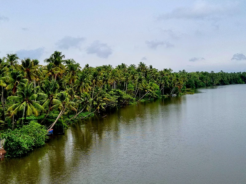 চেরামান মসজিদে যাবার পথের দৃশ্য