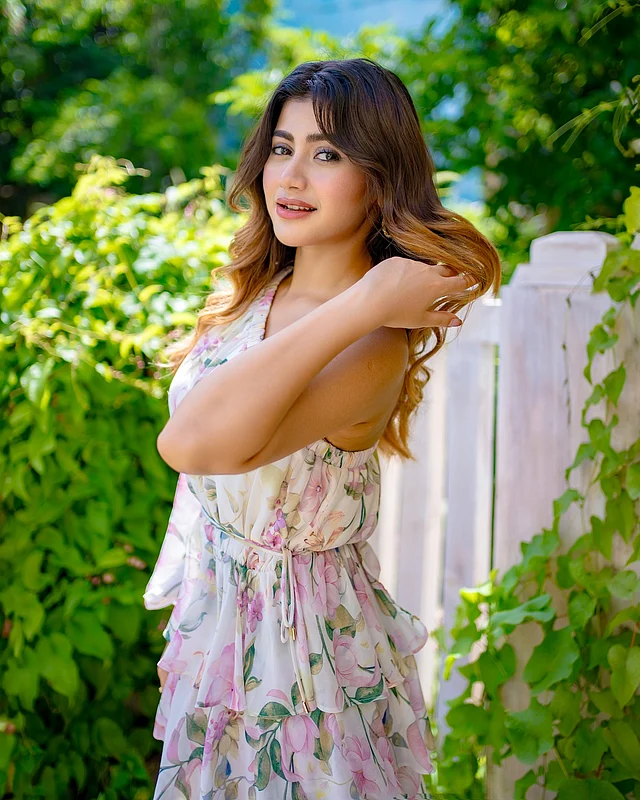 ওয়ান শোল্ডার ফ্লোরাল ড্রেসে কিউট প্রান্তিকা