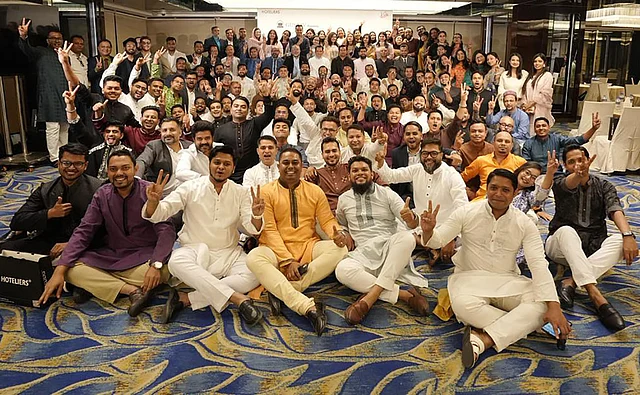 একসঙ্গে সবাই