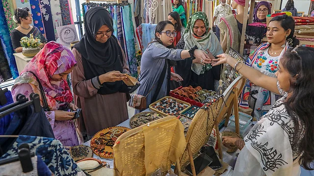 মেলায় কেনাকাটার ব্যস্ততা