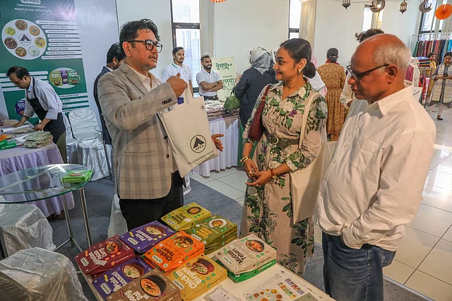 নবাবীর স্টলে অতিথিরা