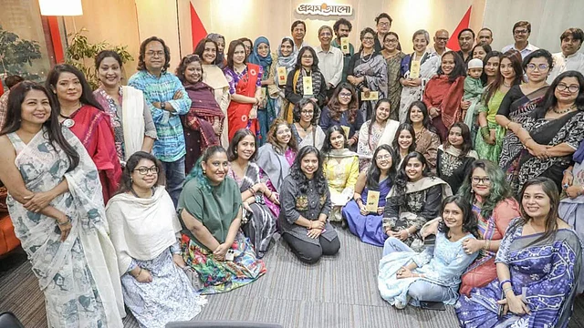 ইফতার গেট টুগেদারে অতিথিদের সঙ্গে উদ্যোক্তারা