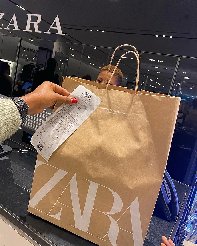 যারা কাগজ বা কাপড়ের ব্যাগের জন্য আলাদা দাম নেয়