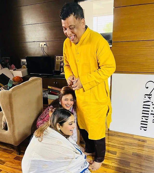 বাবাকে সালাম করার প্রতিযোগিতা