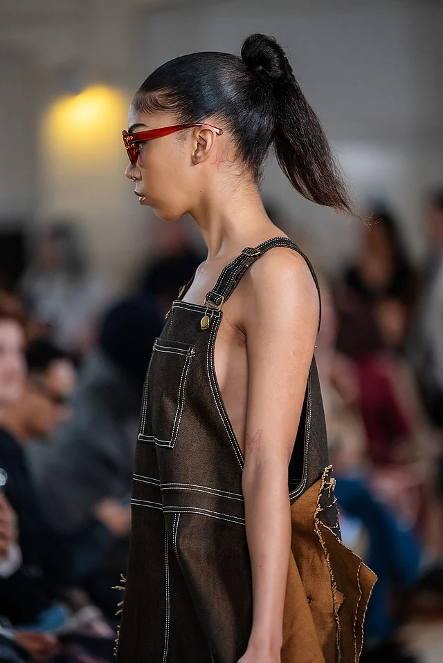 লন্ডন ফ্যাশন উইকের র্যাম্পে