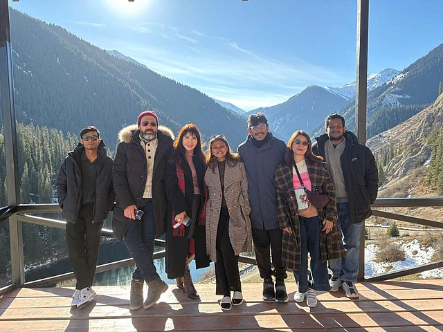 শুটিংয়ের ফাঁকে