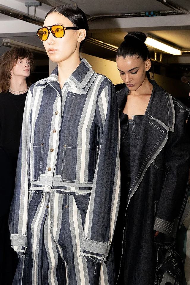 ব্যাকস্টেজে তৈরি মডেলরা