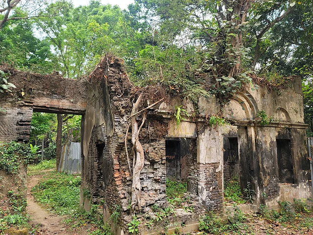 অবয়ব দেখে বঝার উপায় নেই স্থাপত্যটি কি ছিল?