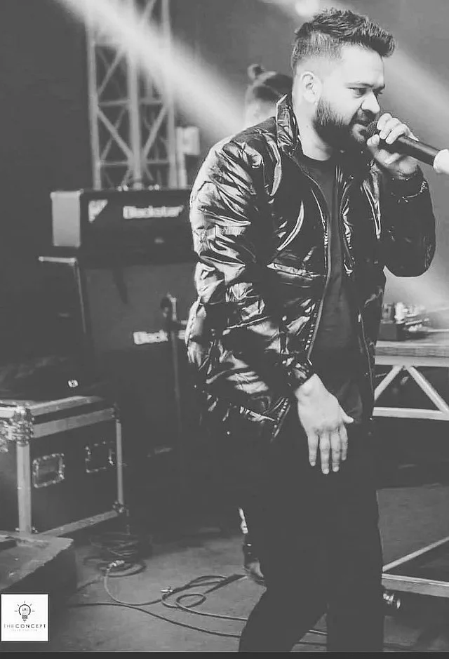 স্টাইলিশ র্যাপার বালেনের হেয়ারস্টাইলও যেন কথা বলে।