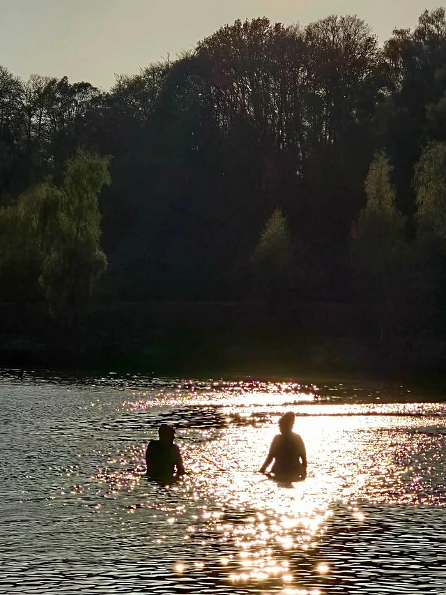 ঠান্ডা পানিতে দীর্ঘ সময় থাকলে বিভ্রান্তি, সিদ্ধান্তহীনতা বা অজ্ঞান হয়ে যাওয়ার ঝুঁকি থাকে