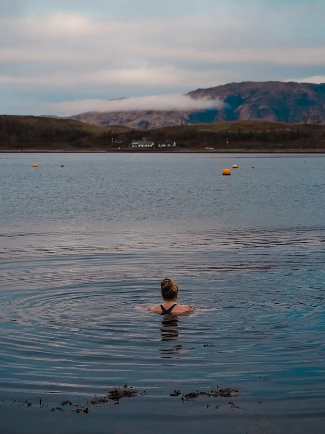 দীর্ঘ সময় পানিতে থাকার কারণে বা অতিরিক্ত ক্লান্তির ফলে পেশিতে হঠাৎ টান ধরে যায়