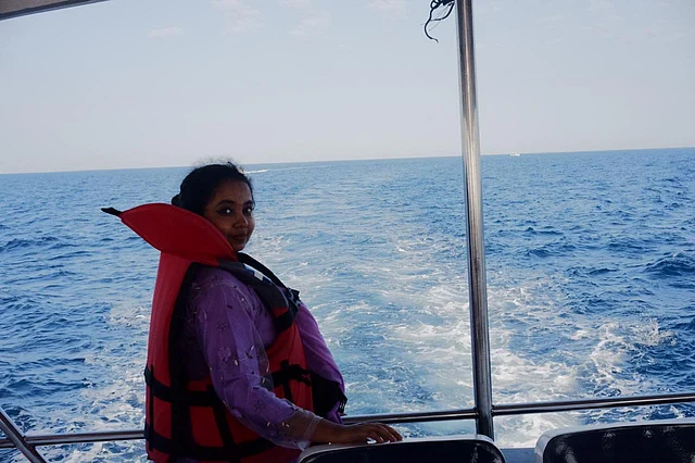 তিমি দর্শনের চেষ্টায় লেখক