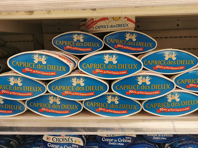 পনিরশিল্পী জ্যঁ-নোয়েল বঁগ্রেঁ (১৯২৪-২০১৯) ফরাসি স্বাদসাম্রাজ্যে পনিরের তালিকায় যুক্ত করেছিলেন ‘ক্যাপ্রিস দে দিউ’ নামের একটি বিপুল জনপ্রিয় পনির