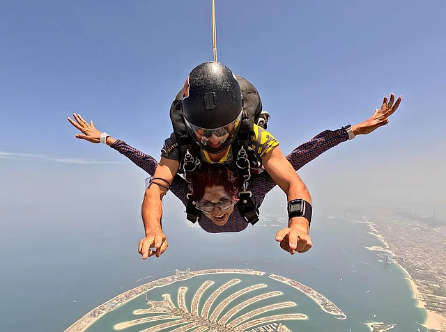 স্কাই-ডাইভিং কিংবা বান্জি জাম্প—এসব কার্যক্রম তার কাছে শুধু রোমাঞ্চ নয়, বরং শরীর ও মনের এক ধরনের অনুশীলন