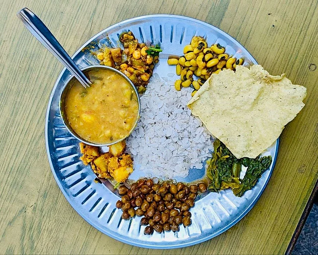 নেপালে ডাল অনেক ঘন করে খাওয়া হয়। কারণ সেখানে ডালই প্রধান প্রোটিন সোর্স।