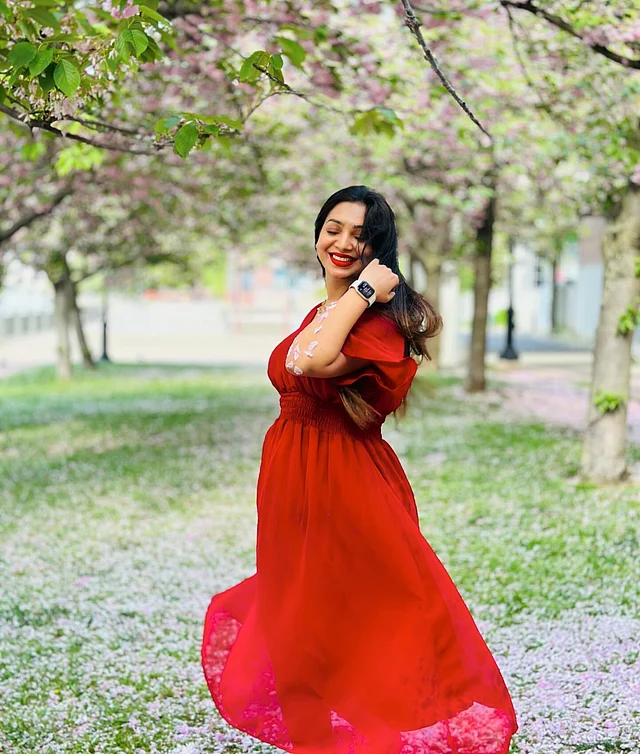 চেরি ফুলের বাগানে লাল ড্রেসে প্রভা