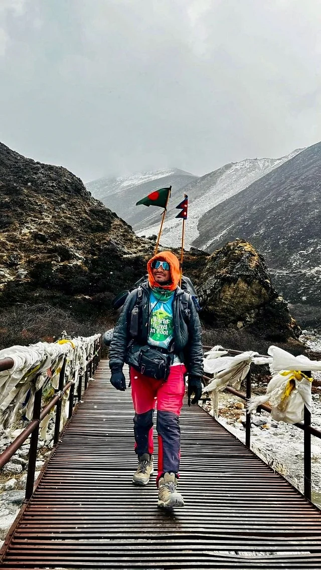 নেপালে এই মুহূর্তে পায়ে হেঁটে বিশ্ব ভ্রমণ করছেন বাংলাদেশের সাইফুল ইসলাম শান্ত