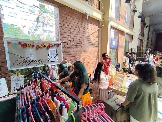 সামার ফ্রেন্ডলি কাটের রঙিন পোশাক কিনেছেন সবাই বেশি